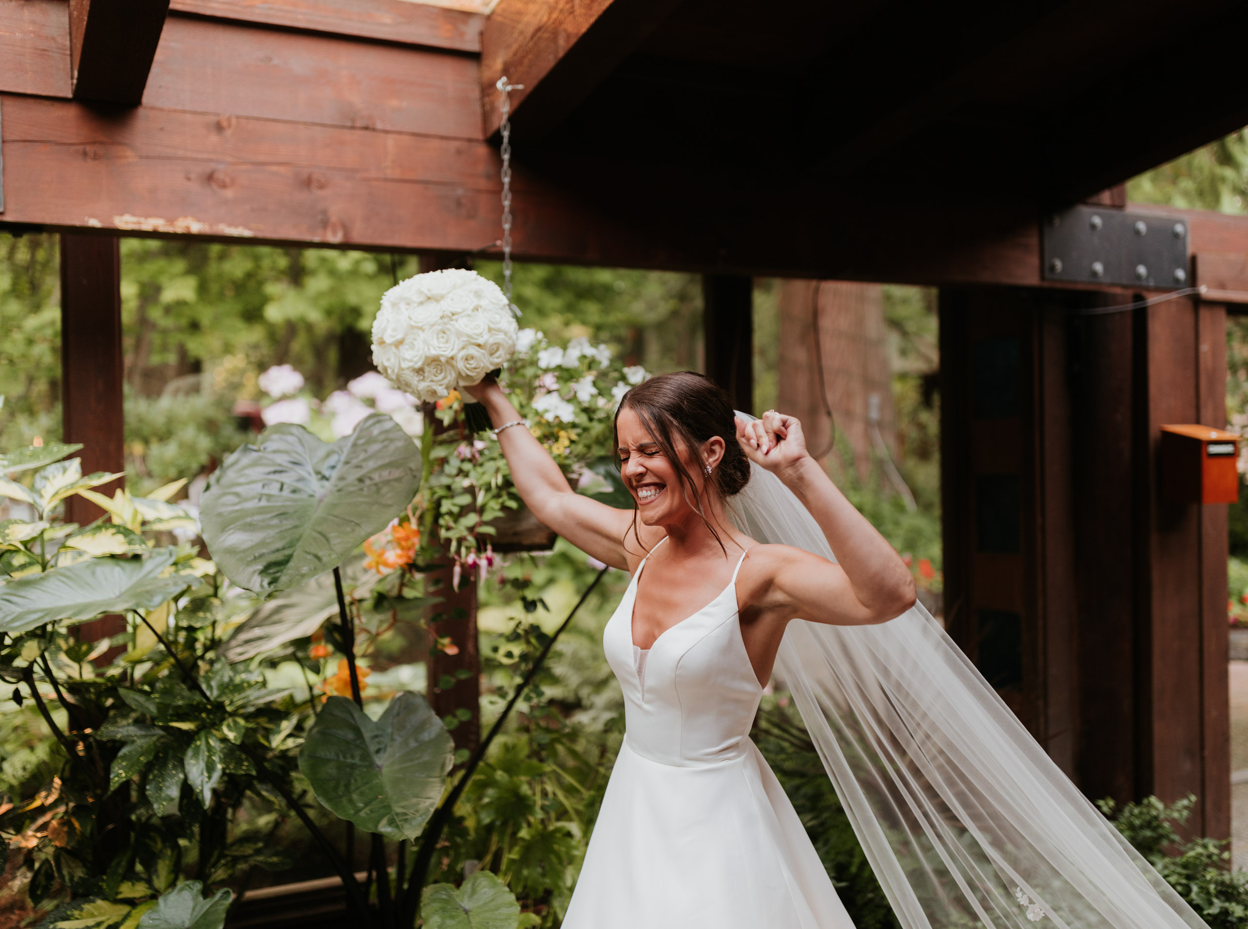 https://breannapluskevin.com/wp-content/uploads/photo-gallery/imported_from_media_libray/kiana-lodge-wedding-bm-breanna-plus-kevin-41.jpg